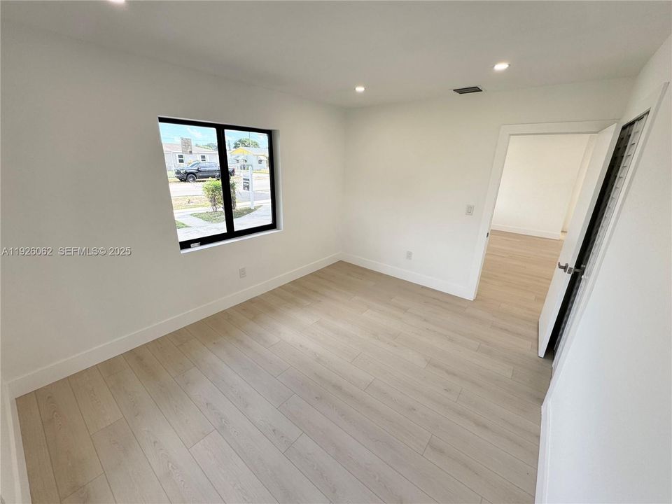 出租: $3,600 (3 贝兹, 2 浴室, 1248 平方英尺)