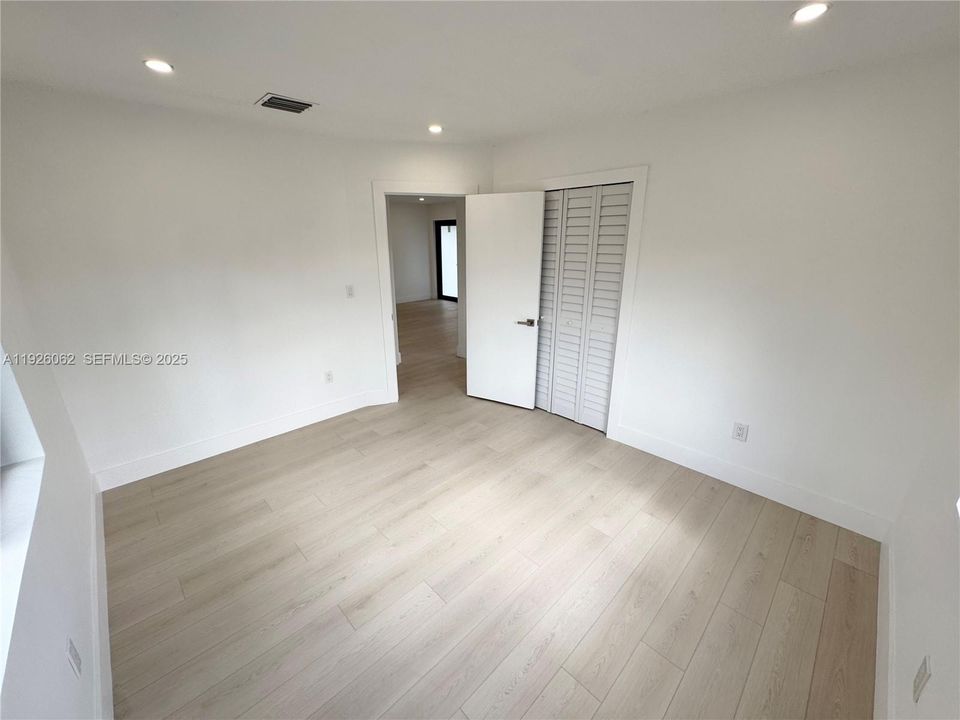 出租: $3,600 (3 贝兹, 2 浴室, 1248 平方英尺)