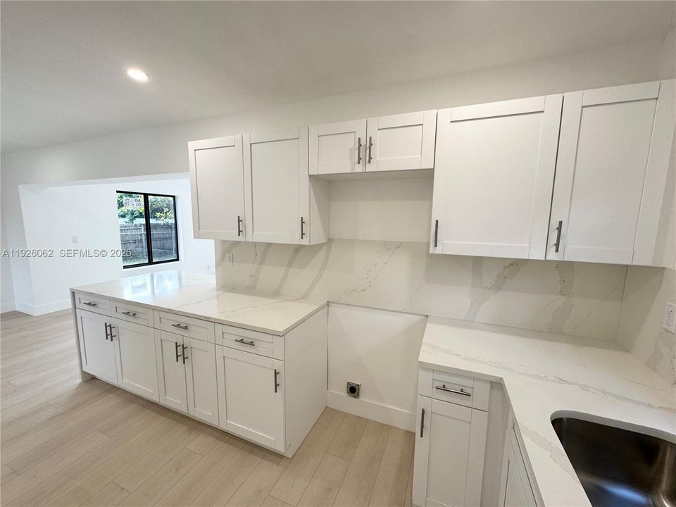 出租: $3,600 (3 贝兹, 2 浴室, 1248 平方英尺)