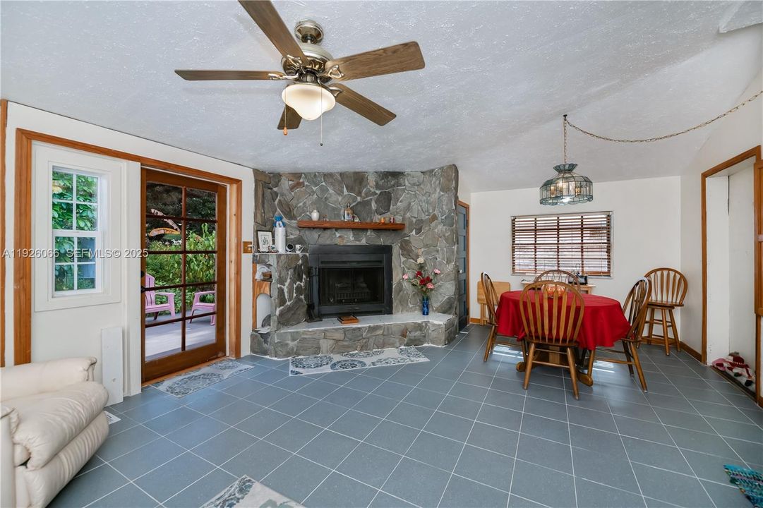 En Venta: $334,900 (3 camas, 2 baños, 0 Pies cuadrados)