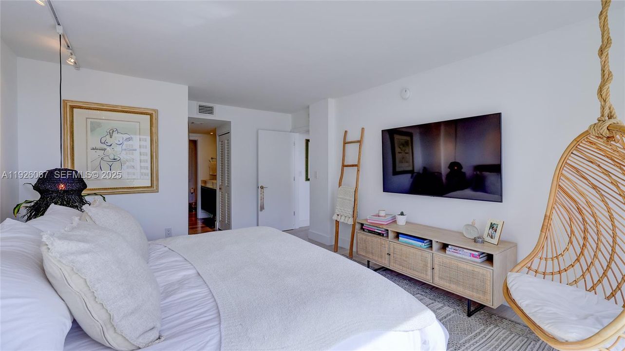 For Rent: $6,750 (2 beds, 2 baths, 1260 Square Feet)