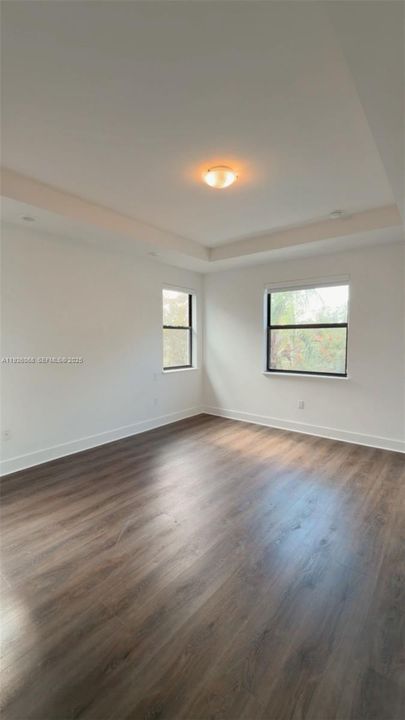 合同活跃: $3,800 (4 贝兹, 3 浴室, 1774 平方英尺)