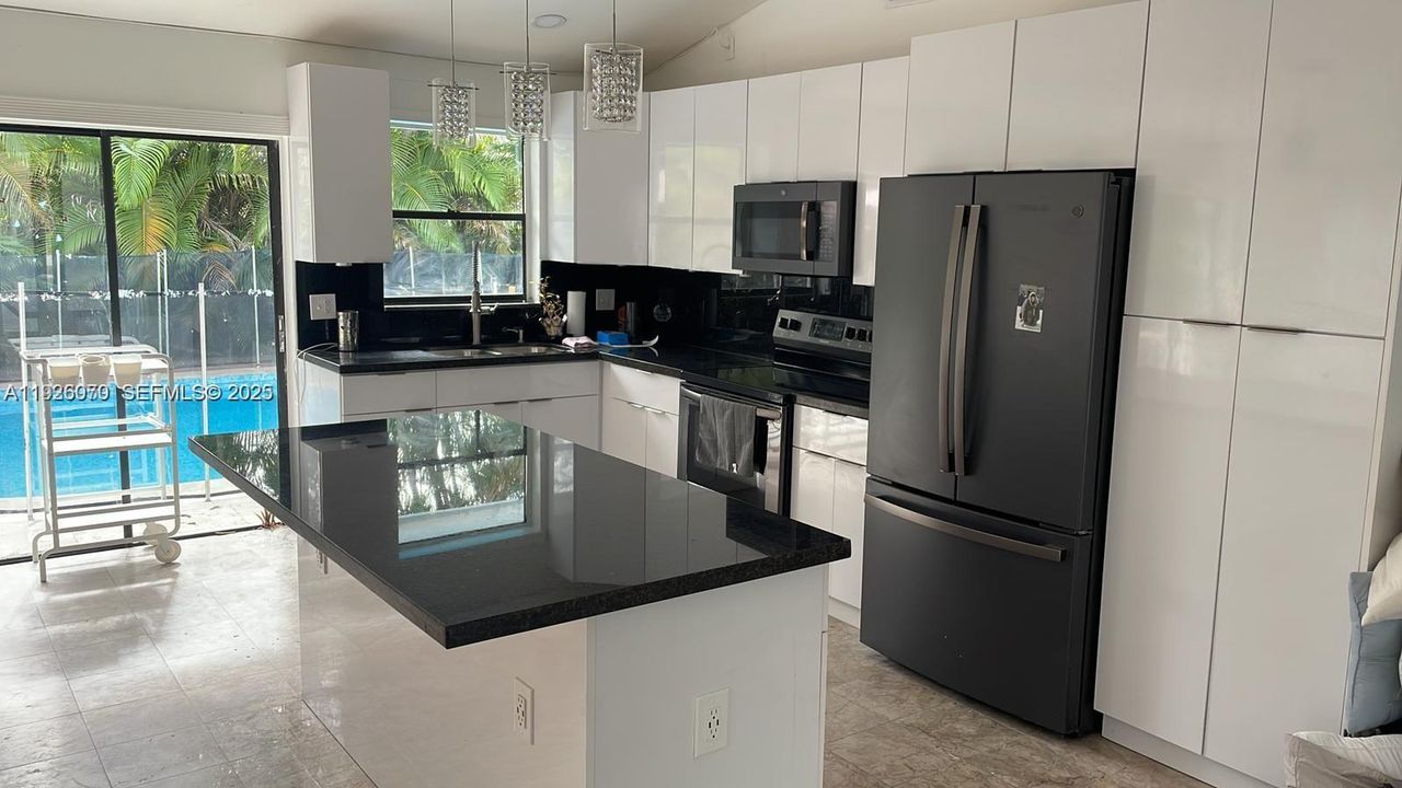 В аренду: $4,950 (3 спален, 2 ванн, 1693 Квадратных фут)