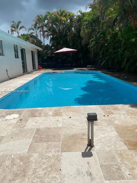 В аренду: $4,950 (3 спален, 2 ванн, 1693 Квадратных фут)