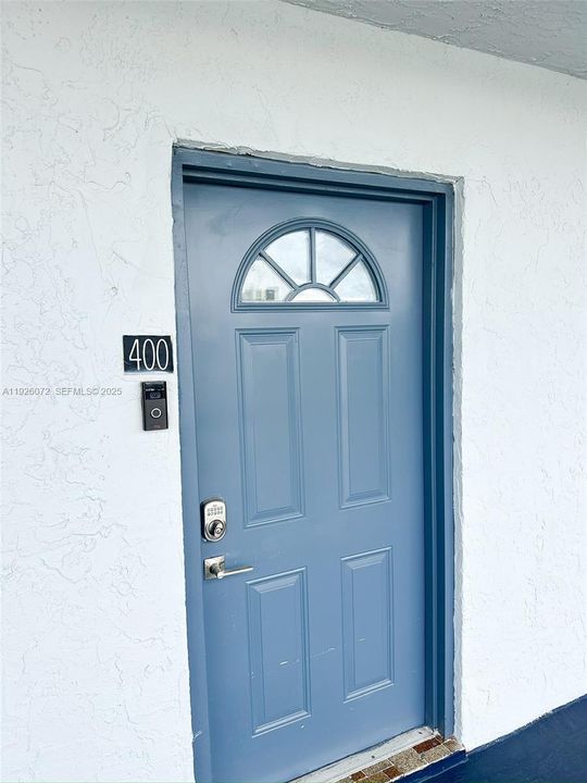 待售: $92,950 (1 贝兹, 1 浴室, 835 平方英尺)