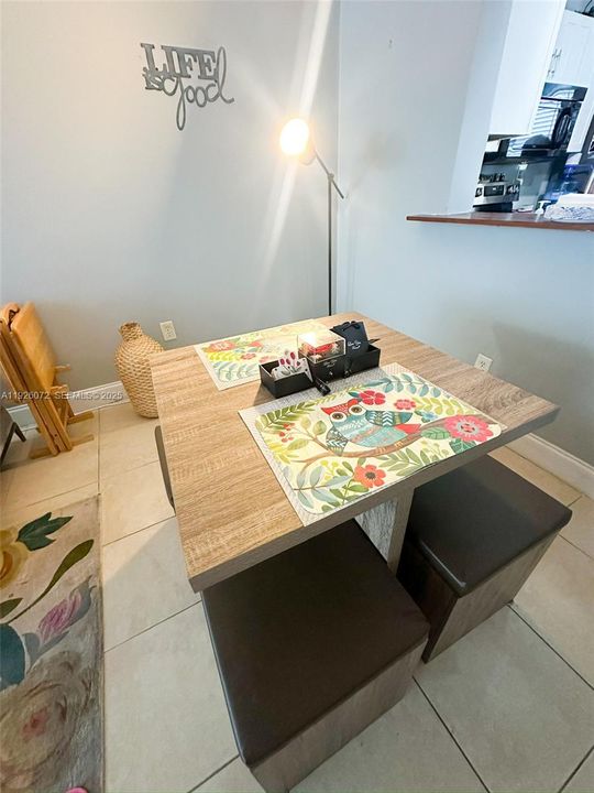 待售: $92,950 (1 贝兹, 1 浴室, 835 平方英尺)