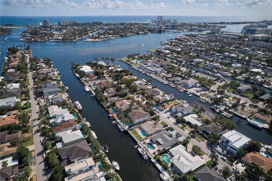 En Venta: $3,500,000 (3 camas, 3 baños, 2466 Pies cuadrados)