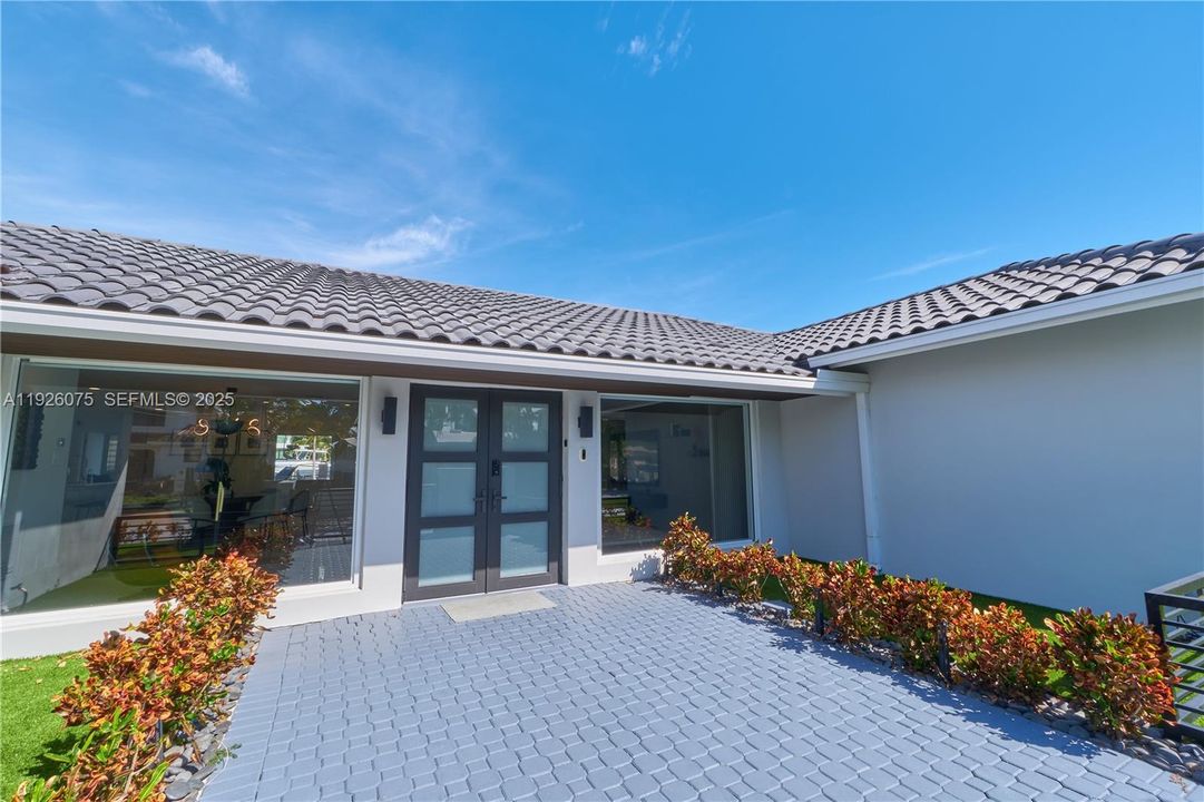 En Venta: $3,500,000 (3 camas, 3 baños, 2466 Pies cuadrados)