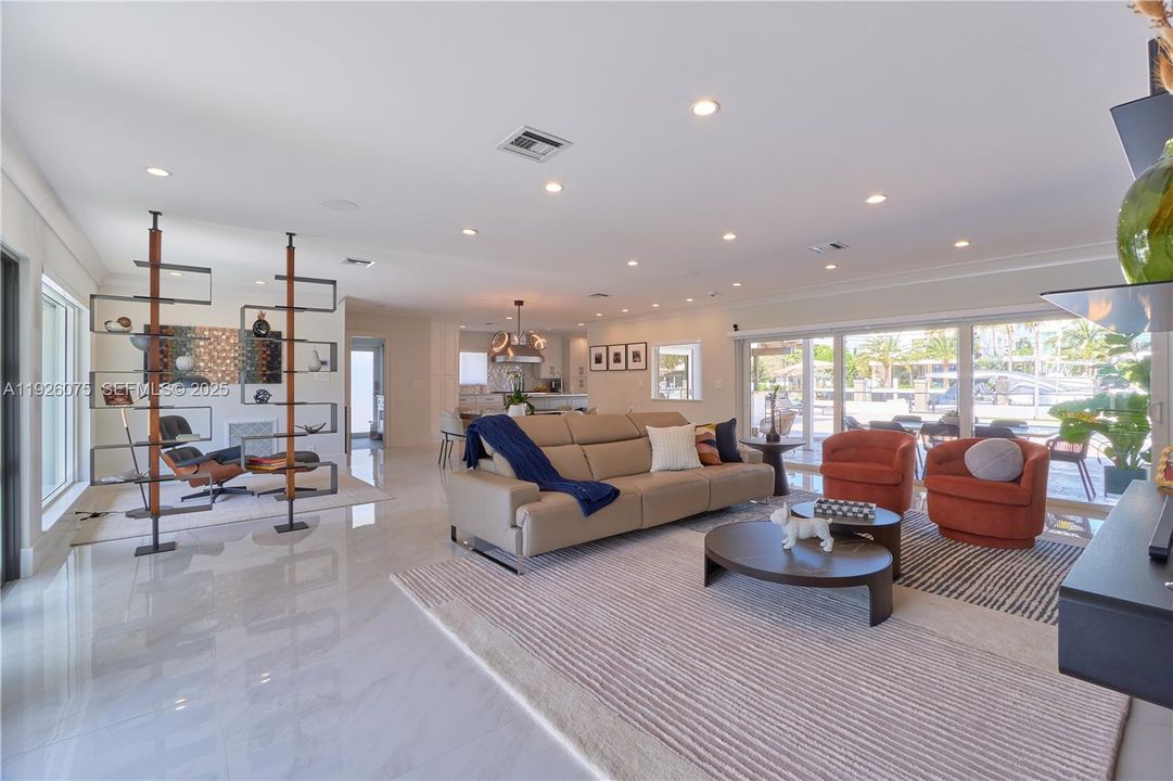 En Venta: $3,500,000 (3 camas, 3 baños, 2466 Pies cuadrados)