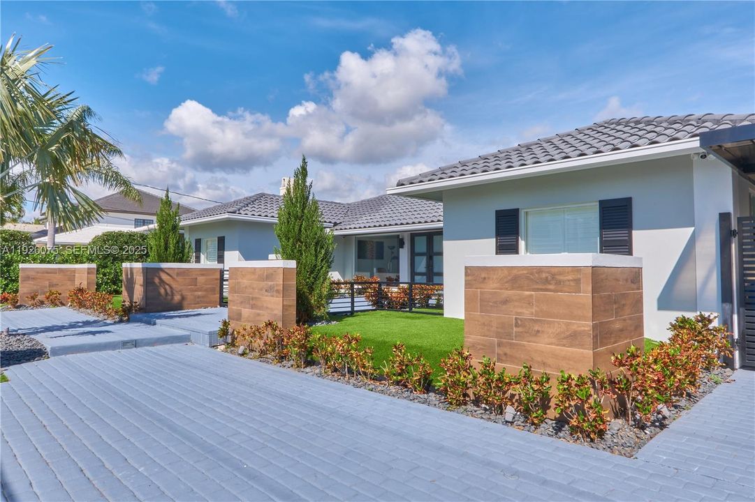 En Venta: $3,500,000 (3 camas, 3 baños, 2466 Pies cuadrados)