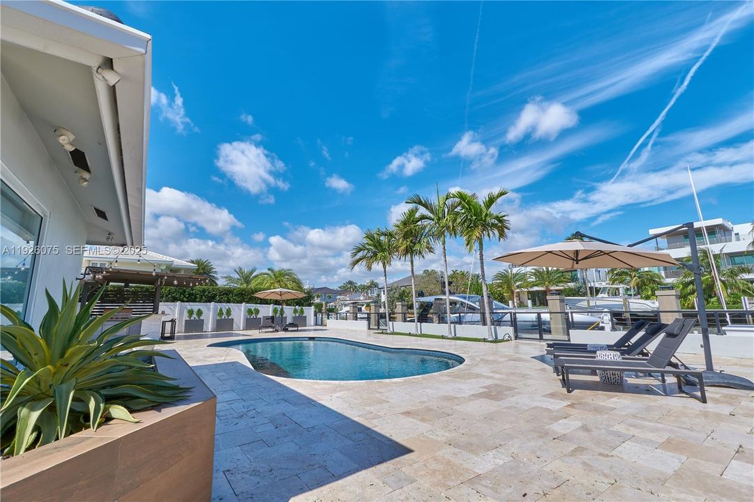 En Venta: $3,500,000 (3 camas, 3 baños, 2466 Pies cuadrados)