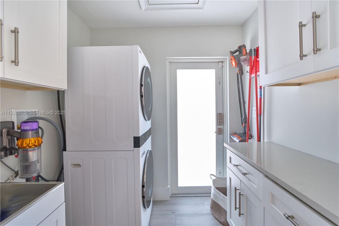 En Venta: $3,500,000 (3 camas, 3 baños, 2466 Pies cuadrados)