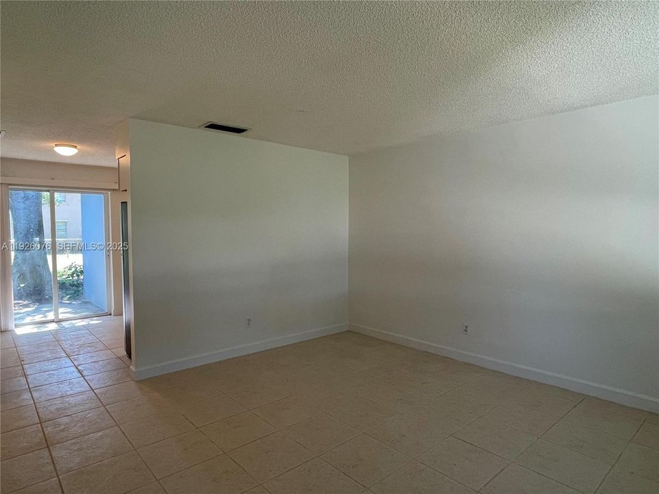 For Rent: $1,595 (2 beds, 1 baths, 780 Square Feet)