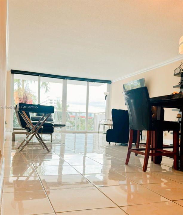 For Sale: $465,000 (2 beds, 2 baths, 1222 Square Feet)