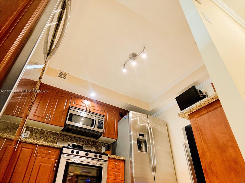 For Sale: $465,000 (2 beds, 2 baths, 1222 Square Feet)