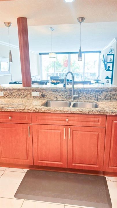 For Sale: $465,000 (2 beds, 2 baths, 1222 Square Feet)