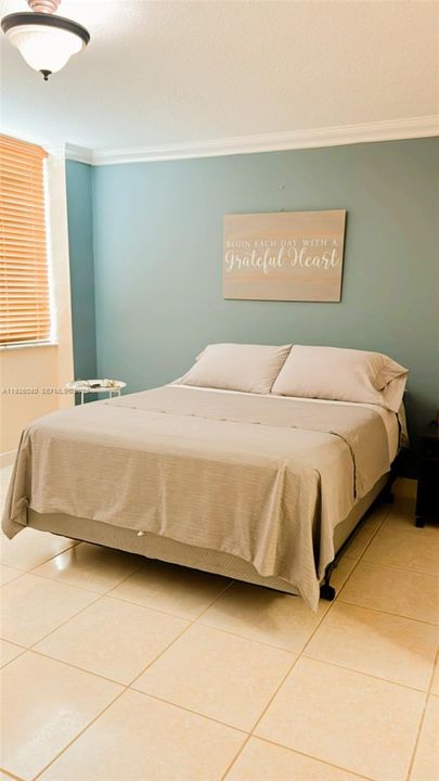 For Sale: $465,000 (2 beds, 2 baths, 1222 Square Feet)