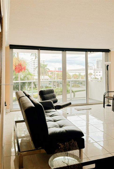 For Sale: $465,000 (2 beds, 2 baths, 1222 Square Feet)