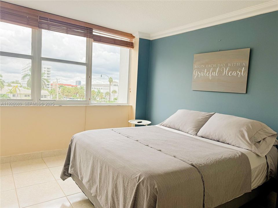 For Sale: $465,000 (2 beds, 2 baths, 1222 Square Feet)