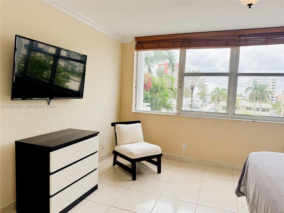 For Sale: $465,000 (2 beds, 2 baths, 1222 Square Feet)