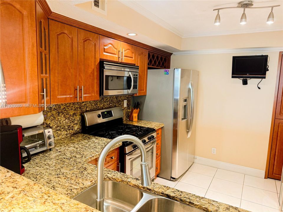 For Sale: $465,000 (2 beds, 2 baths, 1222 Square Feet)