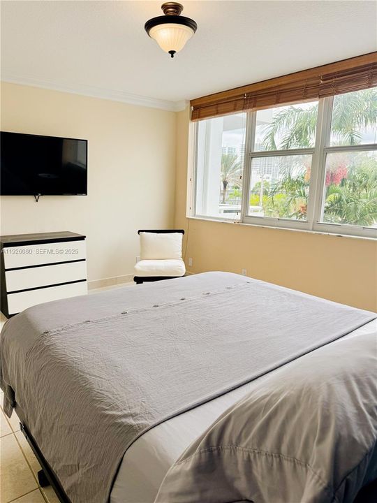 For Sale: $465,000 (2 beds, 2 baths, 1222 Square Feet)