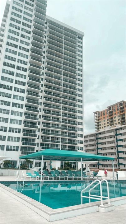 For Sale: $465,000 (2 beds, 2 baths, 1222 Square Feet)