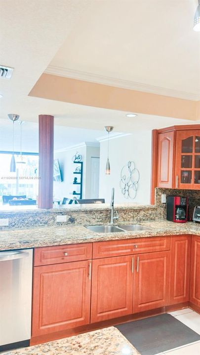 For Sale: $465,000 (2 beds, 2 baths, 1222 Square Feet)