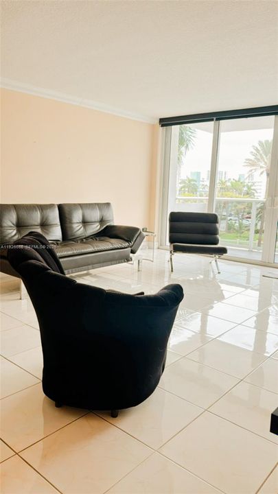 For Sale: $465,000 (2 beds, 2 baths, 1222 Square Feet)