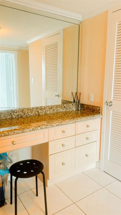 For Sale: $465,000 (2 beds, 2 baths, 1222 Square Feet)