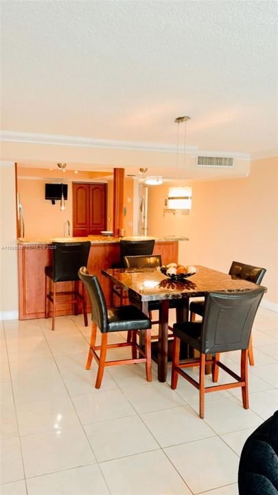 For Sale: $465,000 (2 beds, 2 baths, 1222 Square Feet)