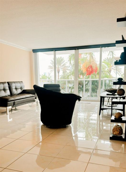 For Sale: $465,000 (2 beds, 2 baths, 1222 Square Feet)