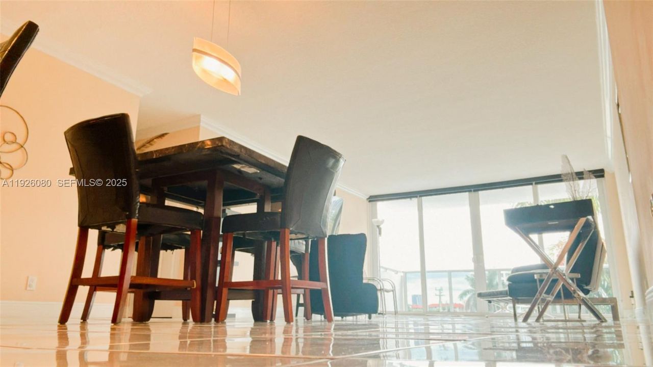 For Sale: $465,000 (2 beds, 2 baths, 1222 Square Feet)