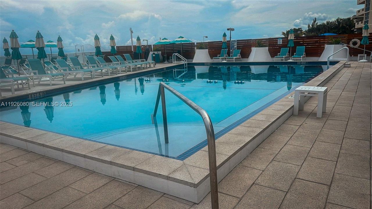 For Sale: $465,000 (2 beds, 2 baths, 1222 Square Feet)