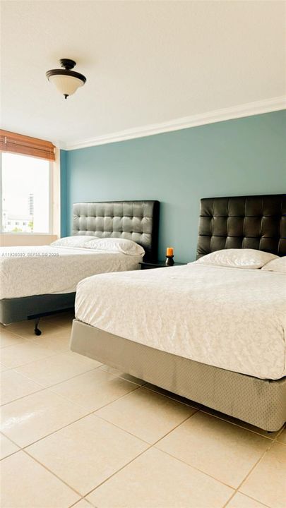 For Sale: $465,000 (2 beds, 2 baths, 1222 Square Feet)