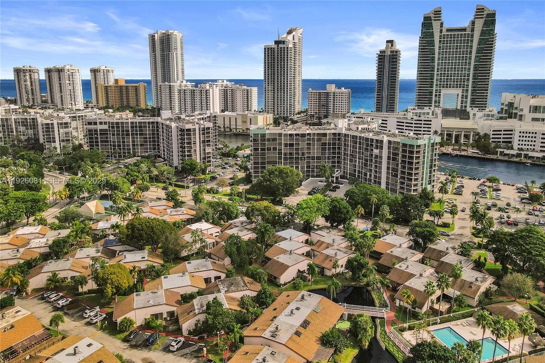 На продажу: $585,000 (2 спален, 2 ванн, 1624 Квадратных фут)