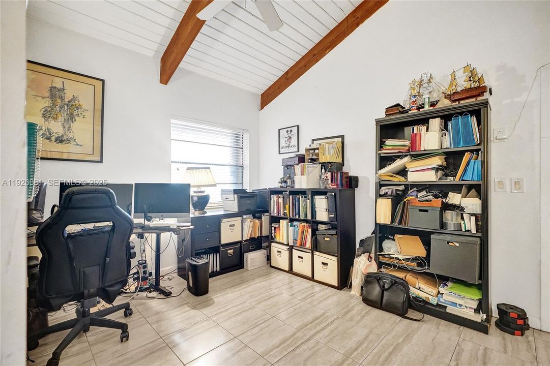 На продажу: $585,000 (2 спален, 2 ванн, 1624 Квадратных фут)