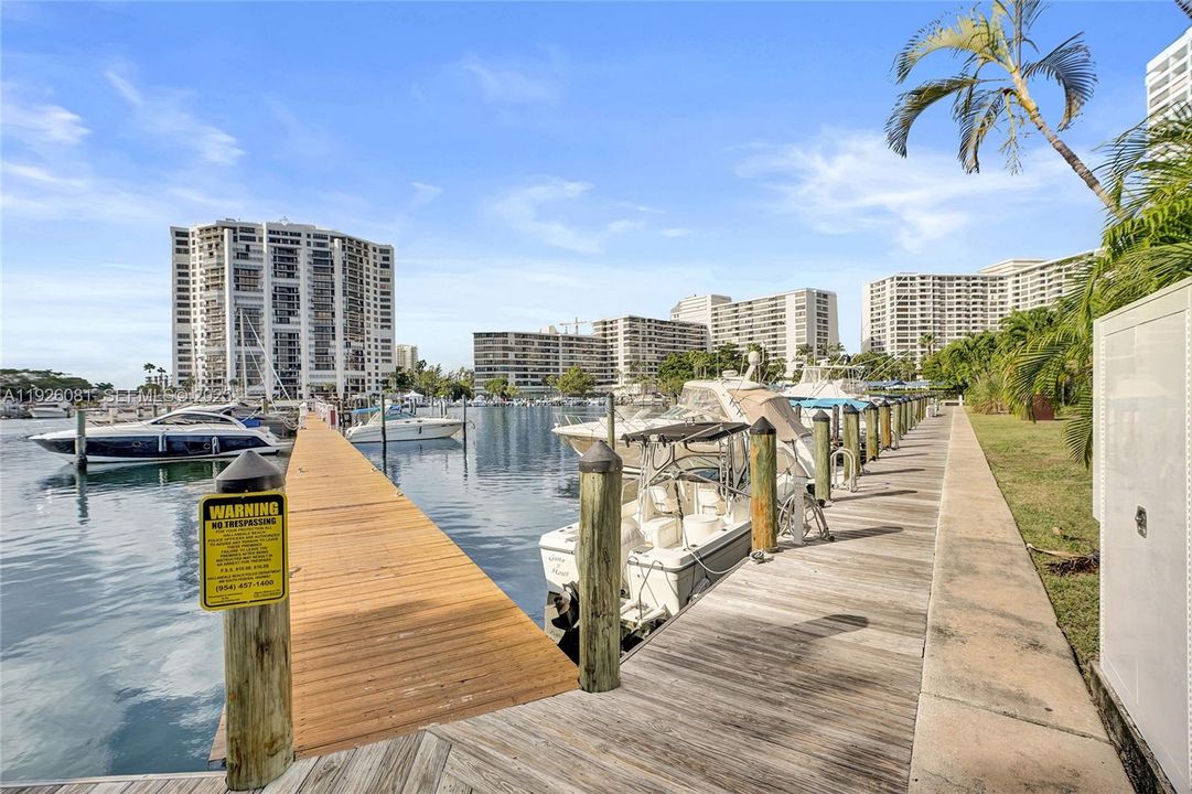 На продажу: $585,000 (2 спален, 2 ванн, 1624 Квадратных фут)