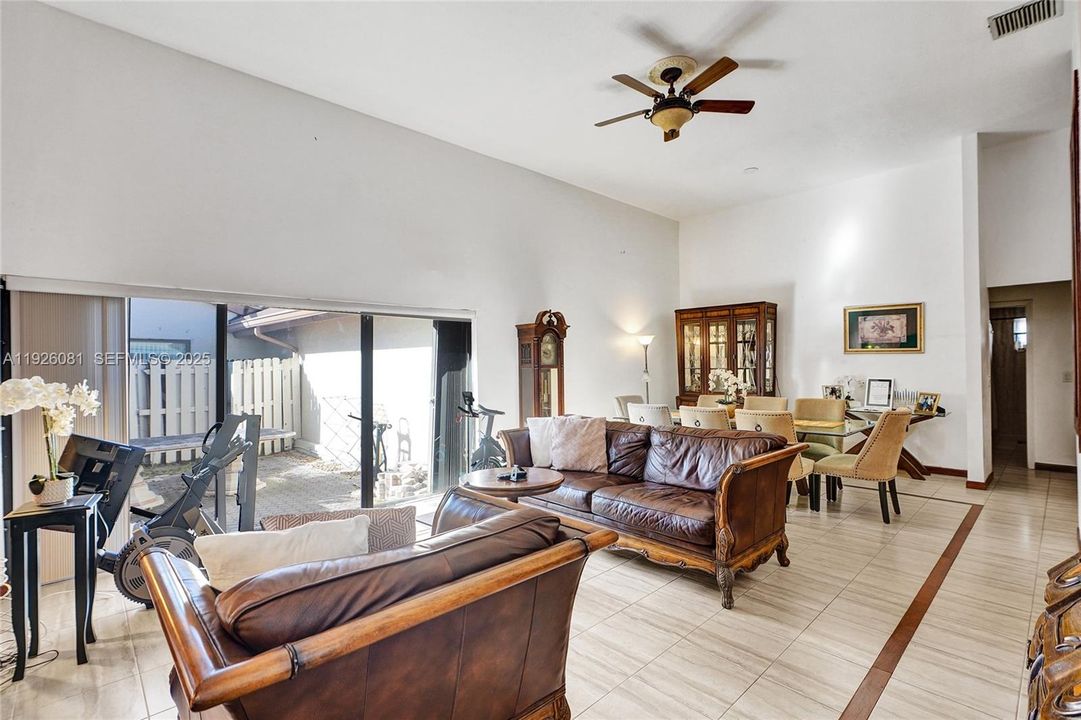 На продажу: $585,000 (2 спален, 2 ванн, 1624 Квадратных фут)