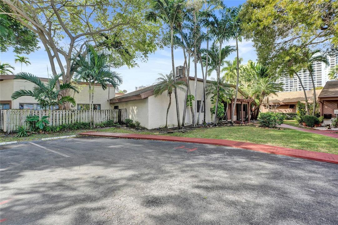 На продажу: $585,000 (2 спален, 2 ванн, 1624 Квадратных фут)