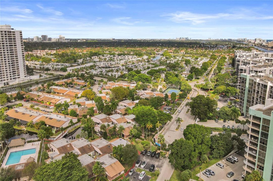 На продажу: $585,000 (2 спален, 2 ванн, 1624 Квадратных фут)