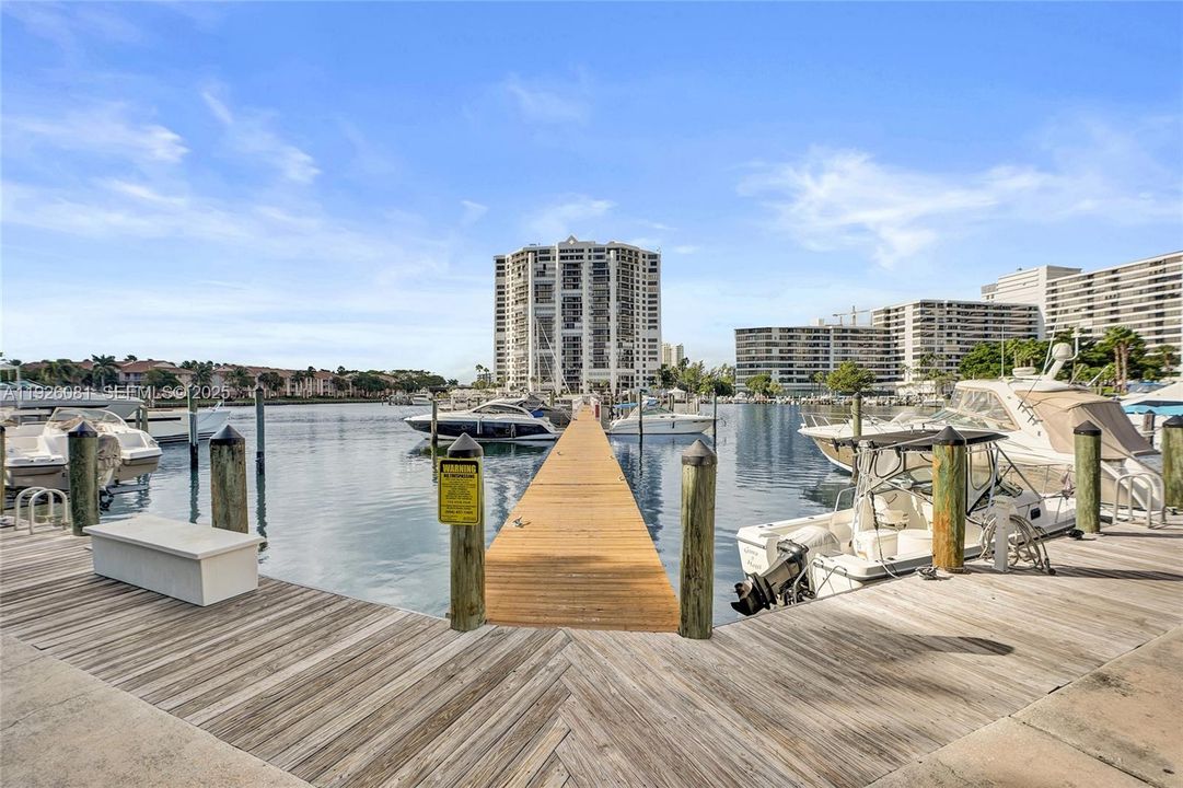 На продажу: $585,000 (2 спален, 2 ванн, 1624 Квадратных фут)