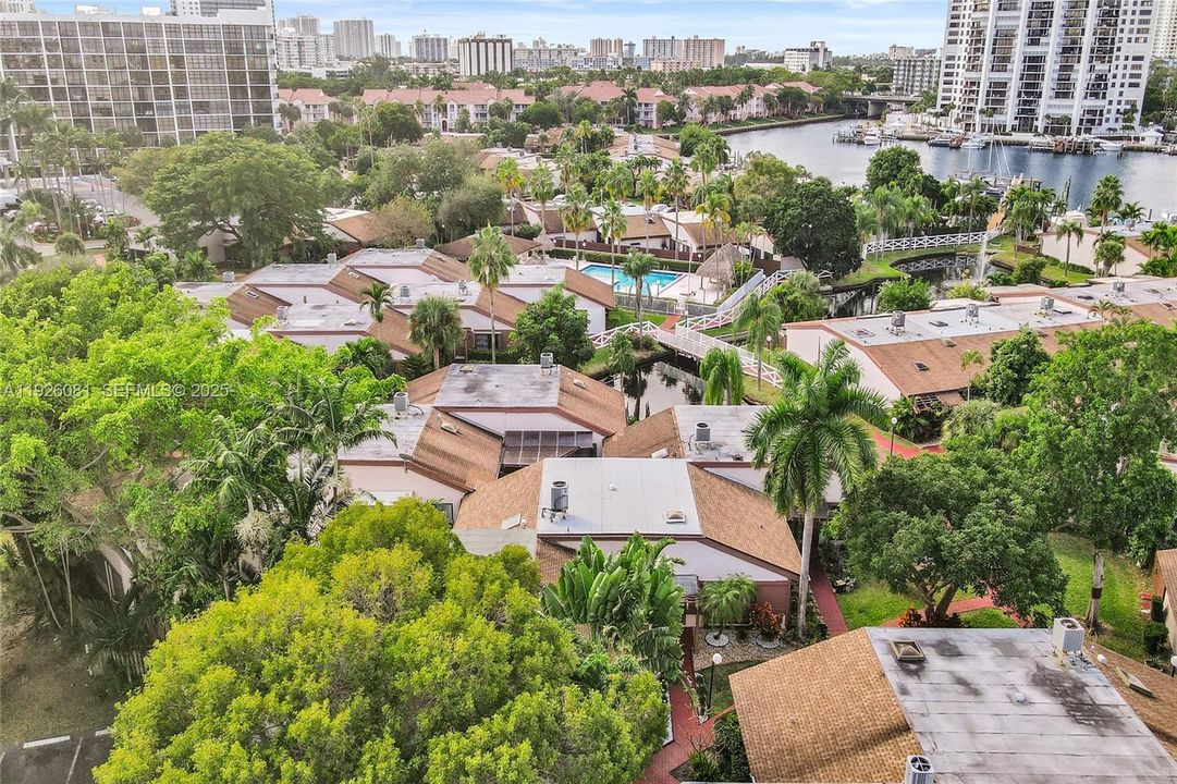 На продажу: $585,000 (2 спален, 2 ванн, 1624 Квадратных фут)