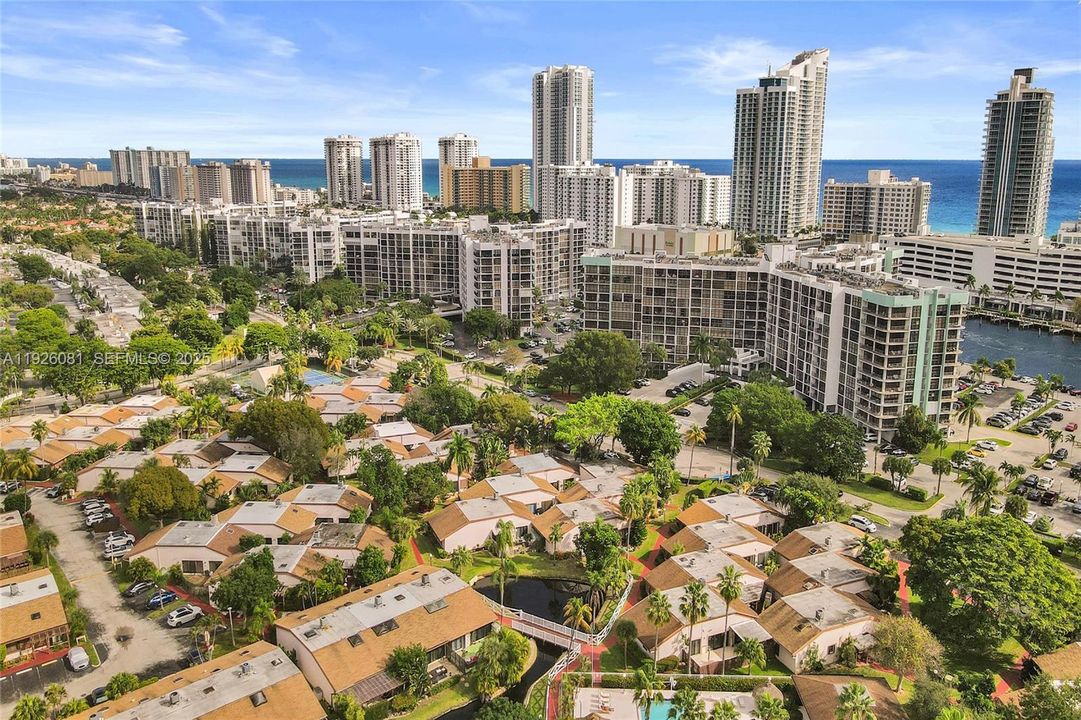 На продажу: $585,000 (2 спален, 2 ванн, 1624 Квадратных фут)