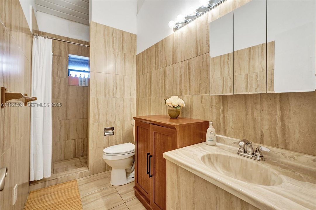 На продажу: $585,000 (2 спален, 2 ванн, 1624 Квадратных фут)