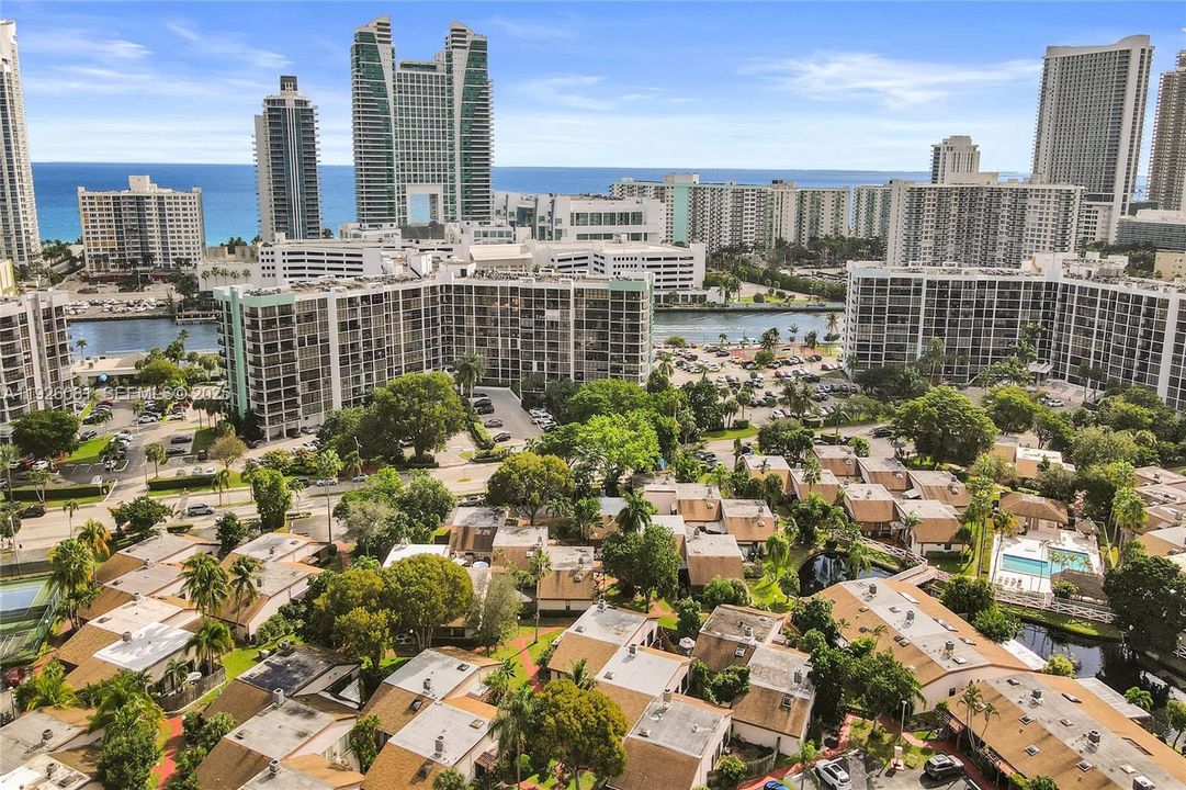 На продажу: $585,000 (2 спален, 2 ванн, 1624 Квадратных фут)