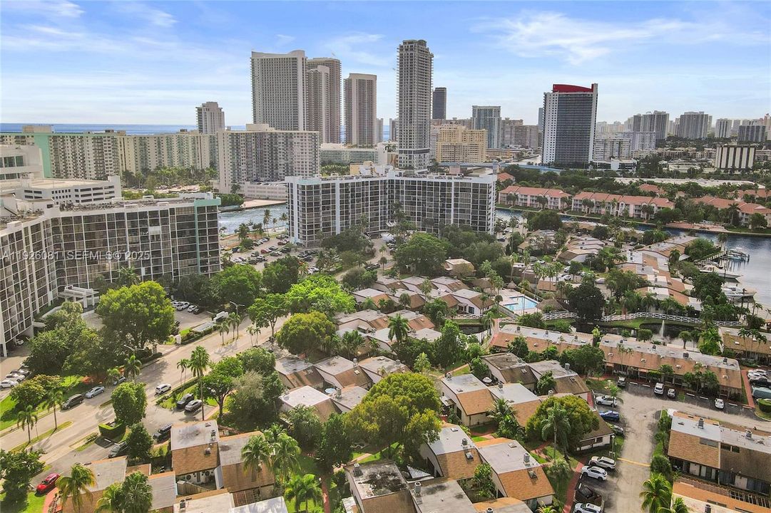 На продажу: $585,000 (2 спален, 2 ванн, 1624 Квадратных фут)