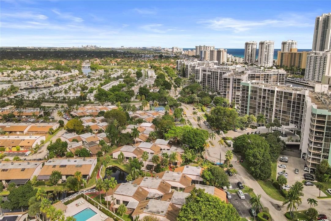 На продажу: $585,000 (2 спален, 2 ванн, 1624 Квадратных фут)