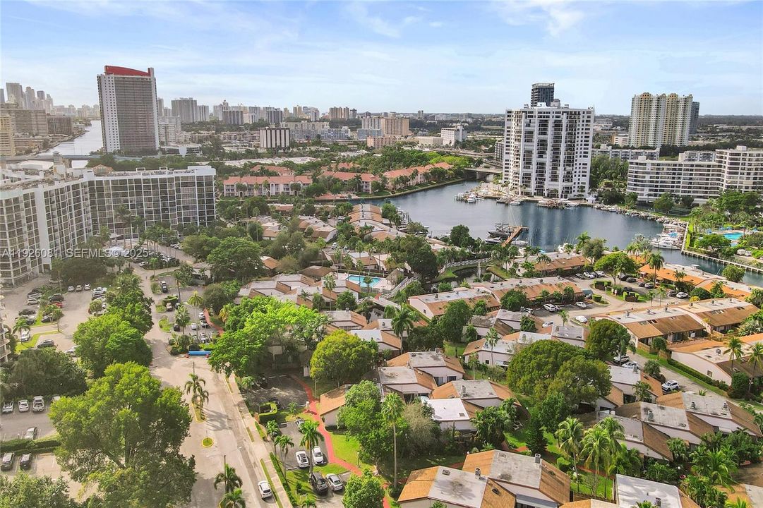 На продажу: $585,000 (2 спален, 2 ванн, 1624 Квадратных фут)