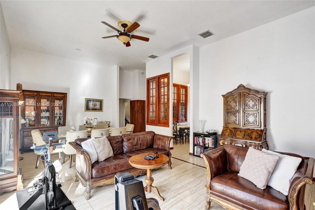 На продажу: $585,000 (2 спален, 2 ванн, 1624 Квадратных фут)